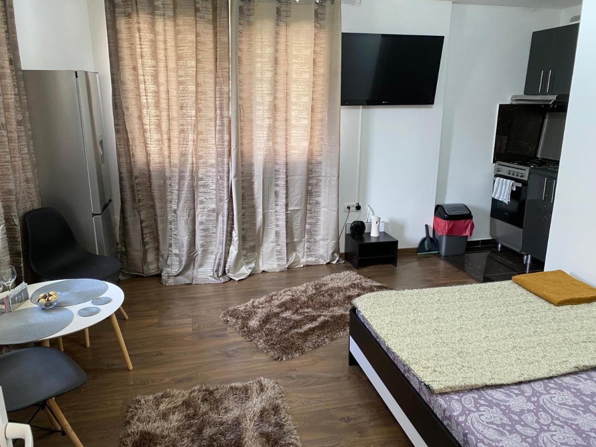 Amazing 1 Bed Flat Apartamento Craiova Exterior foto