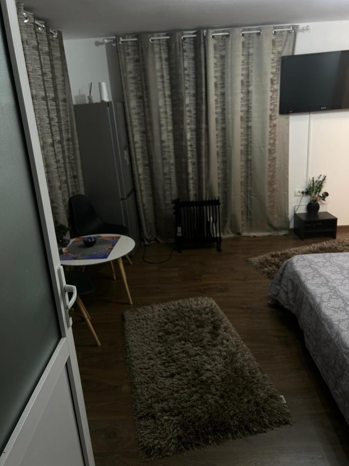 Amazing 1 Bed Flat Apartamento Craiova Exterior foto